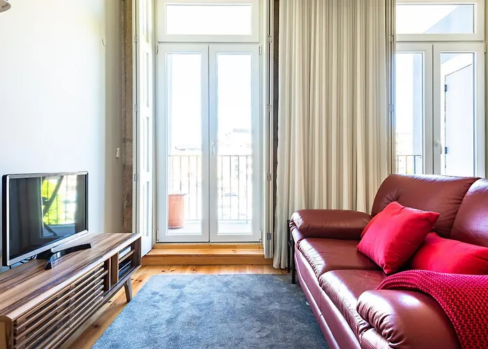 Light-Filled Bonjardim Apartments