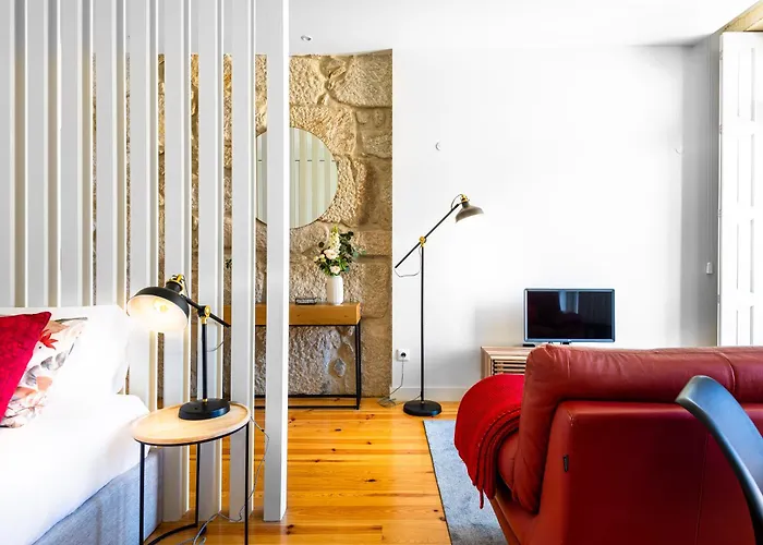 Light-Filled Bonjardim Apartments