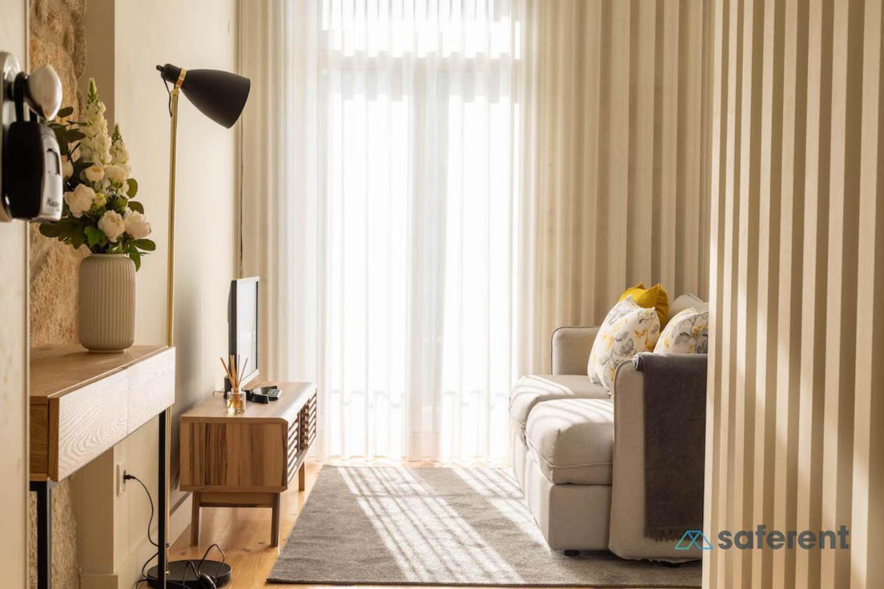 Light-filled Bonjardim *