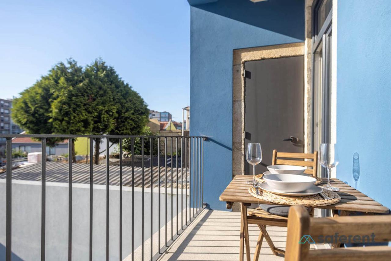 Light-filled Bonjardim Apartment